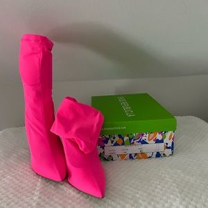 Stretchy stocking stilettos